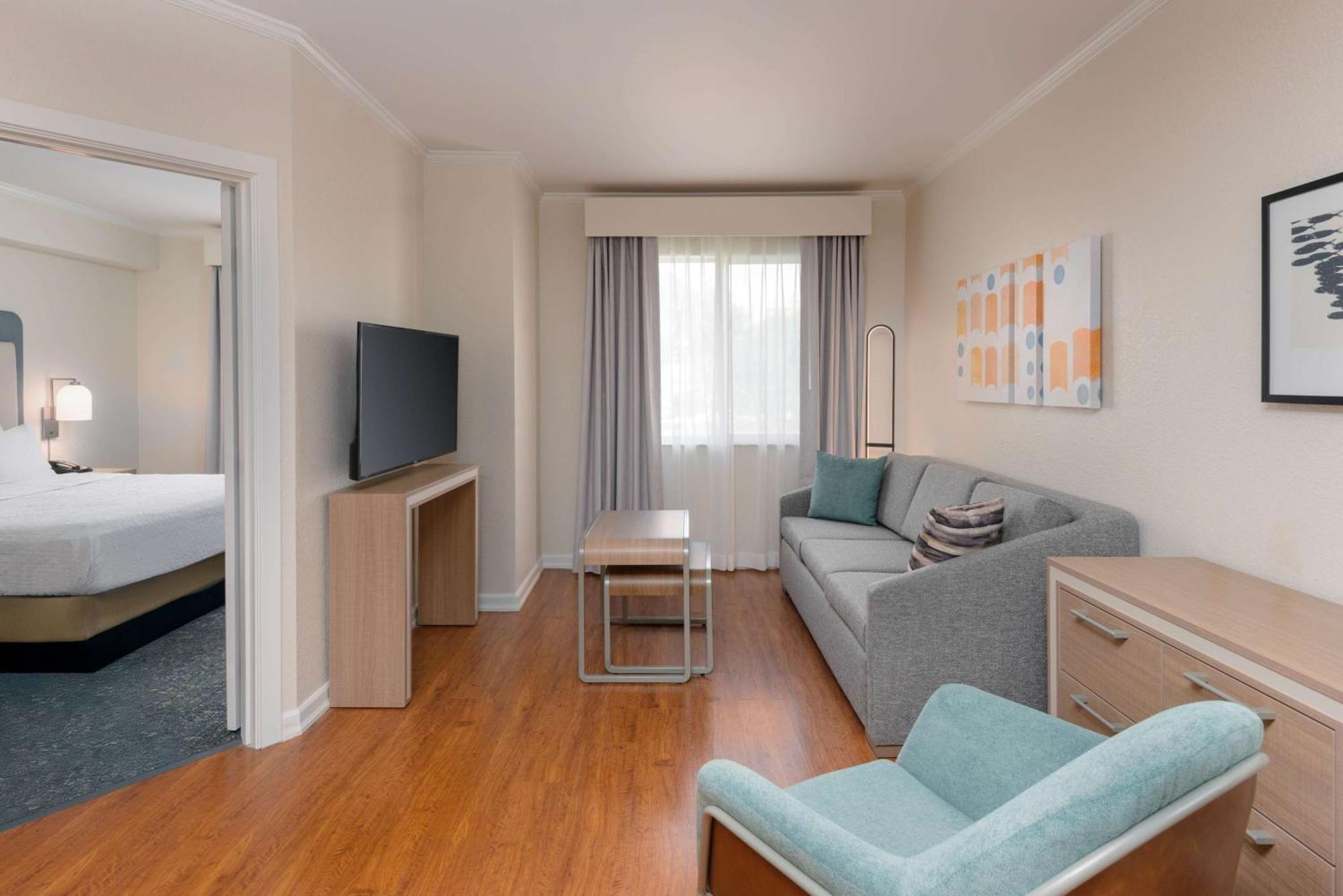 One-Bedroom King Suite - Non-Smoking